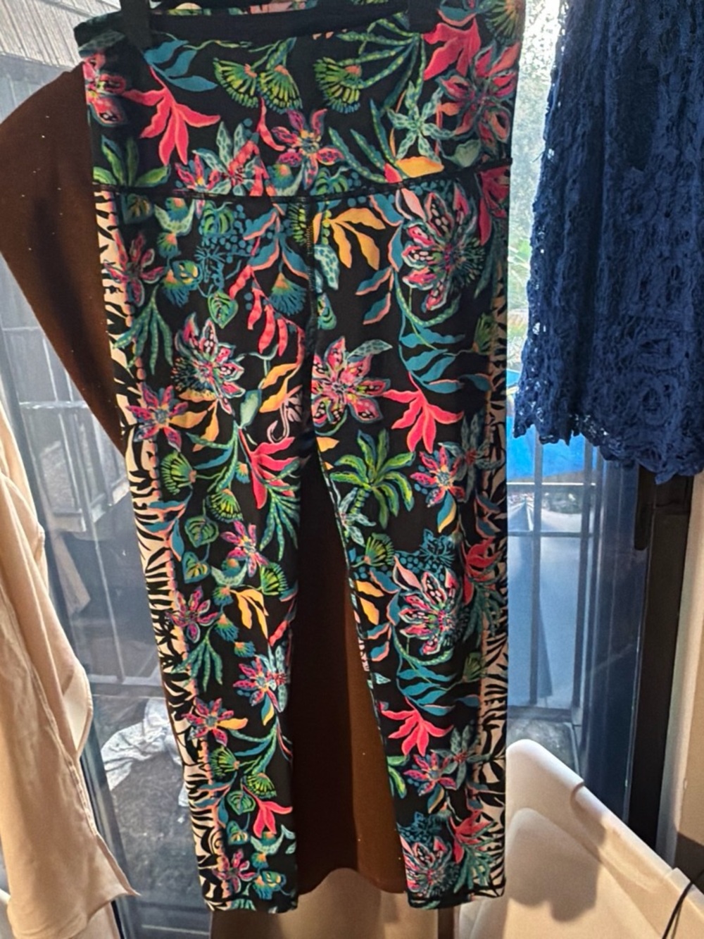 Lilly pulitzer never worn new Black Tropical Floral Leggings